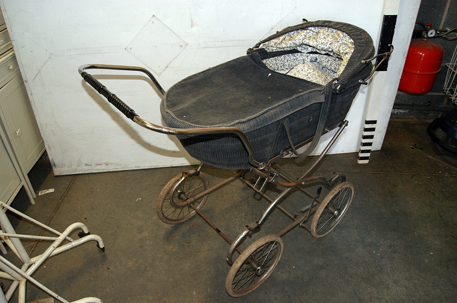 0021237 Vintage Mothercare Pram ( H 125cm x 112 x 56 ) – Stockyard Prop ...