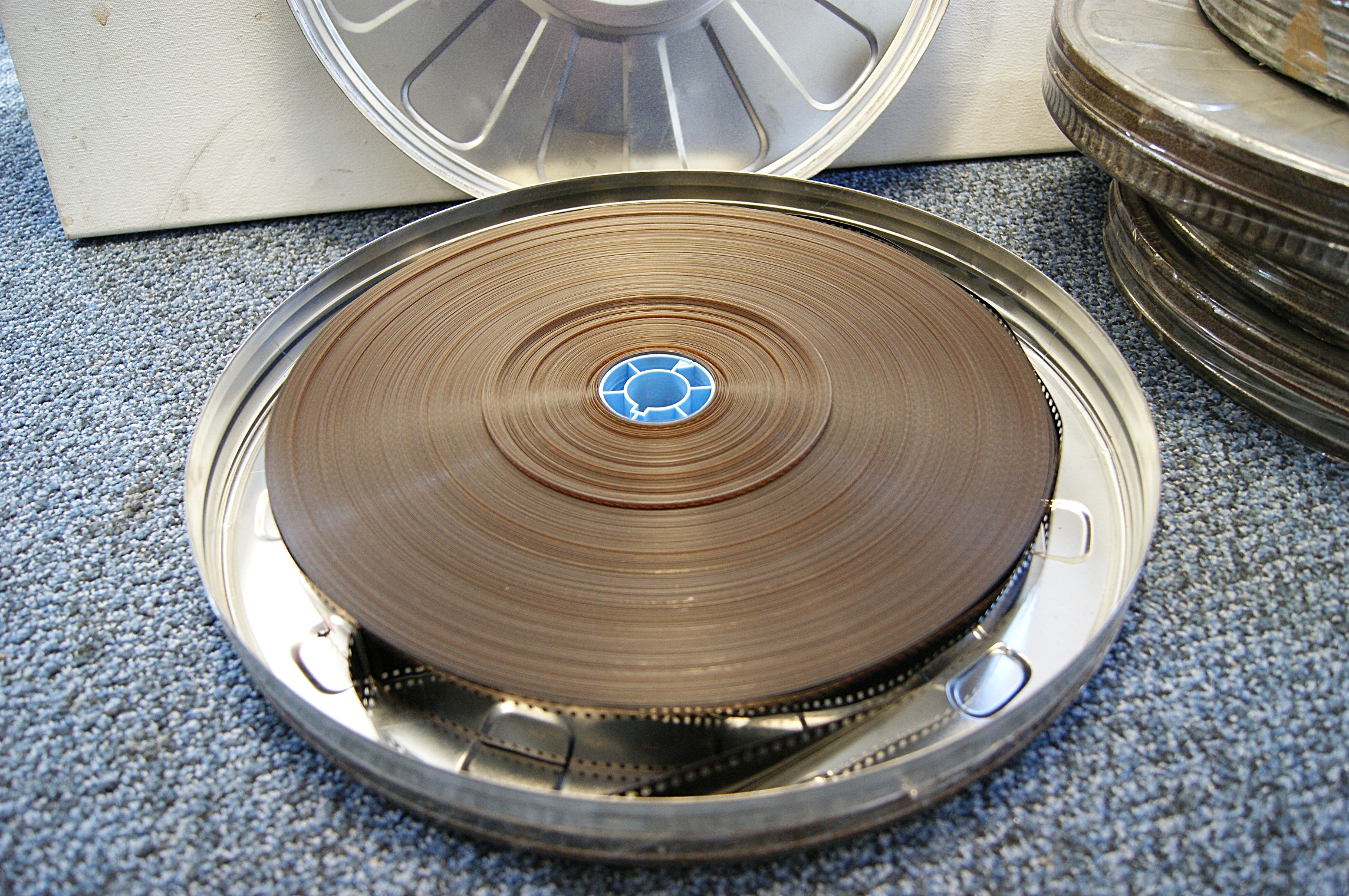 7400020 Vintage Film Reel With Metal Tin ( H 5cm x Dia 40 ) x 5off