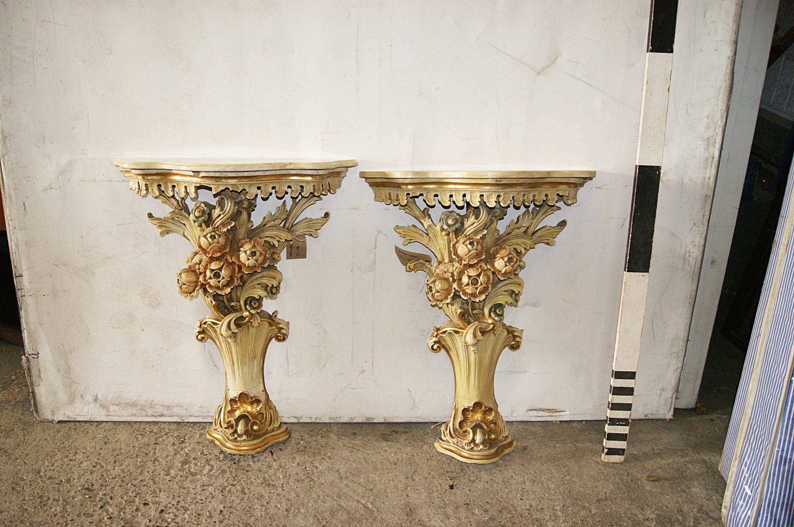 decorative pedestals in a living room