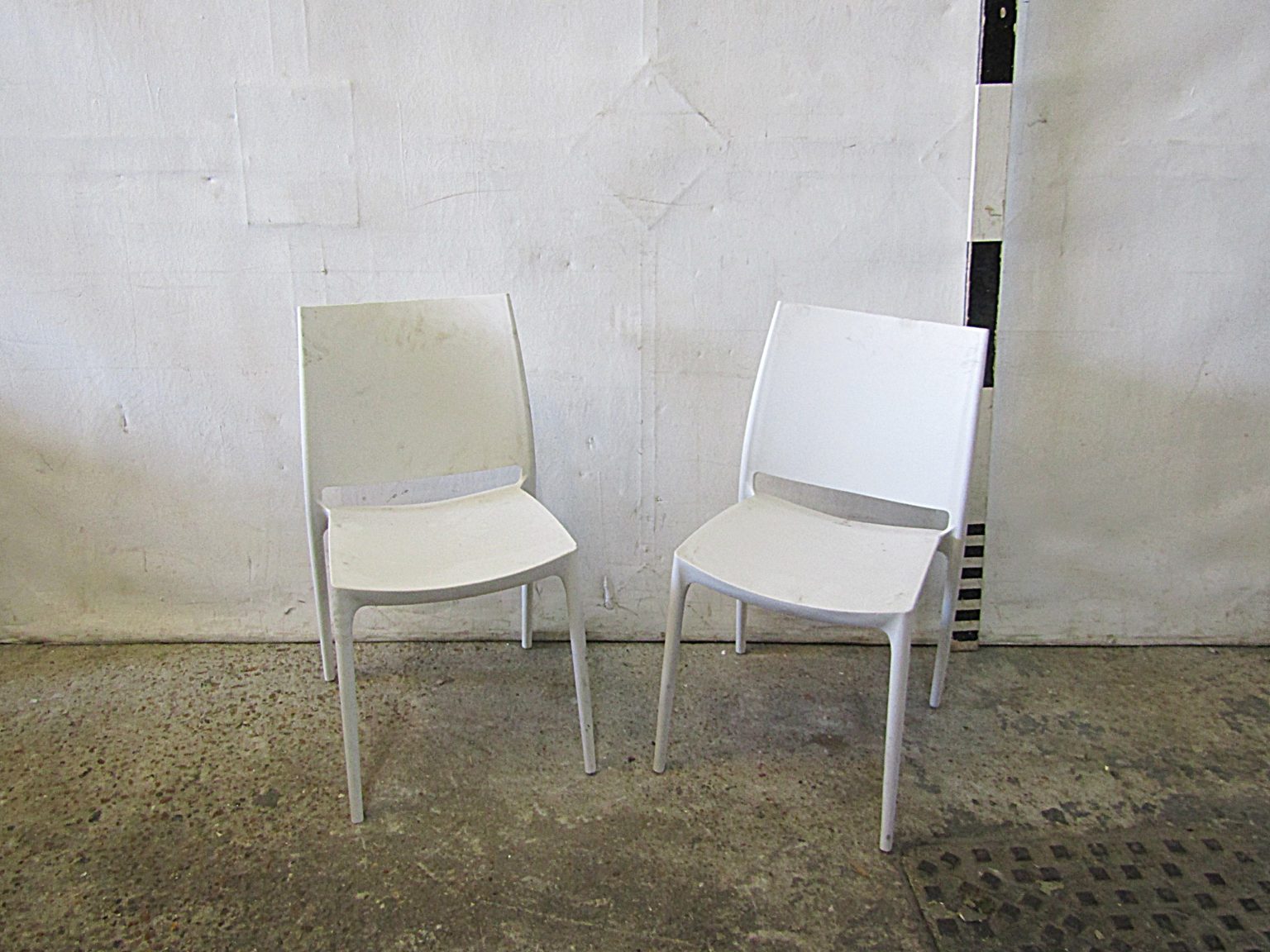 0085427 White Plastic Chairs / Stackable ( H 81 cm x 45 x 41 ) x 37 off