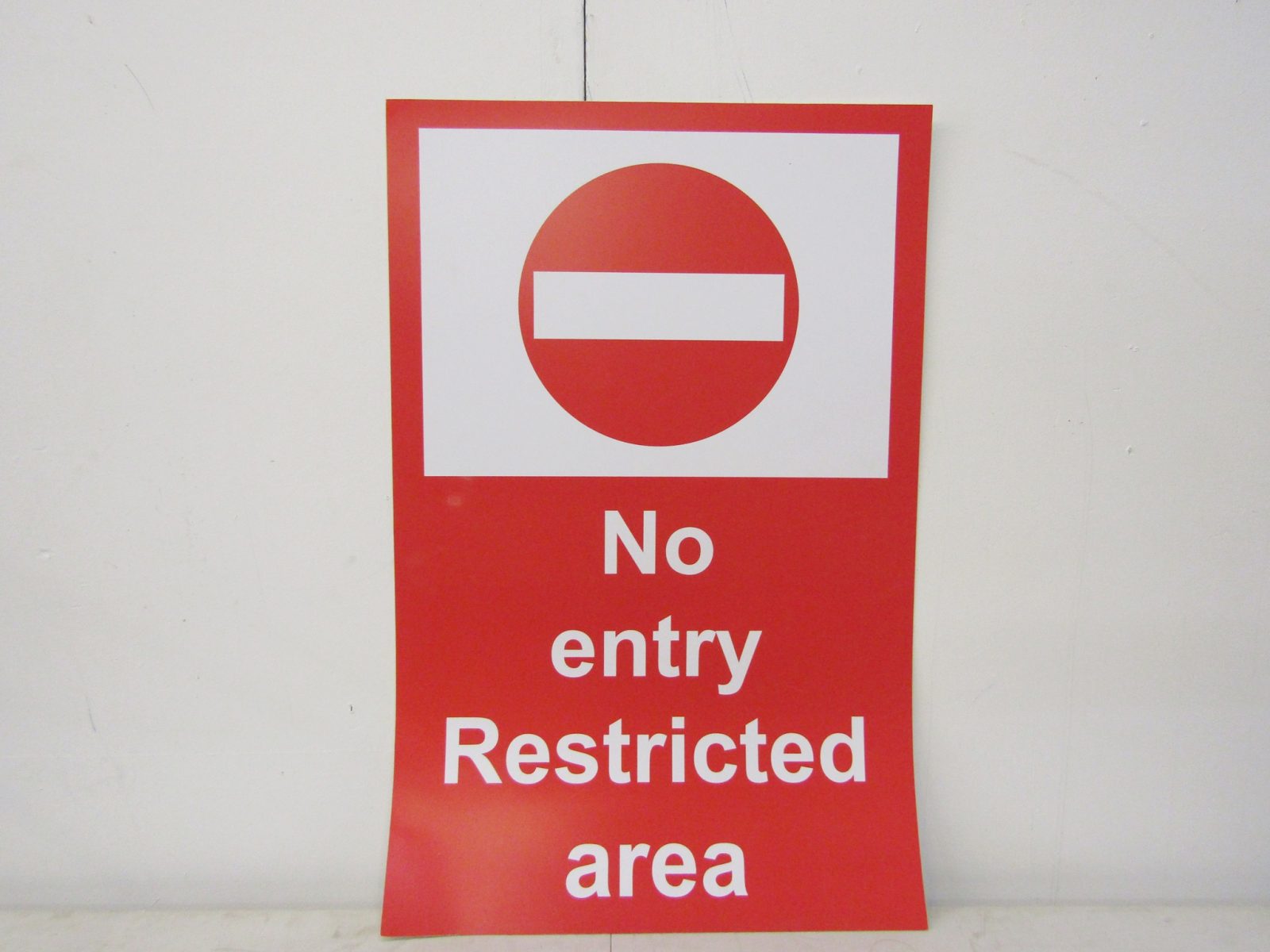 0003075 Airport Sign No Entry Restricted Area H 100 Cm X 65 X 2 Off Stockyard Prop And